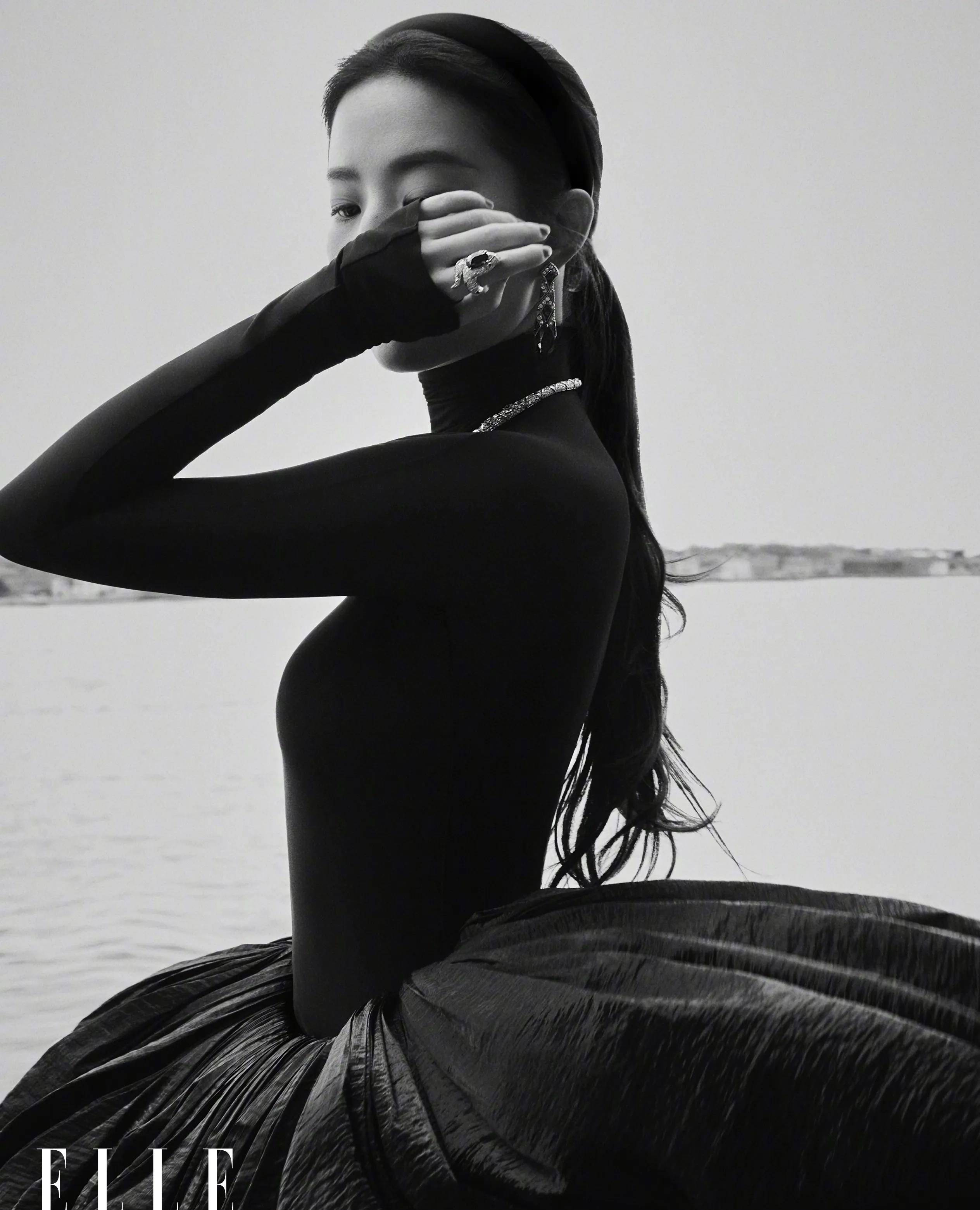 刘亦菲elle金九封面,性感抹胸宛如美神降临,演绎意式宫廷大片_时尚