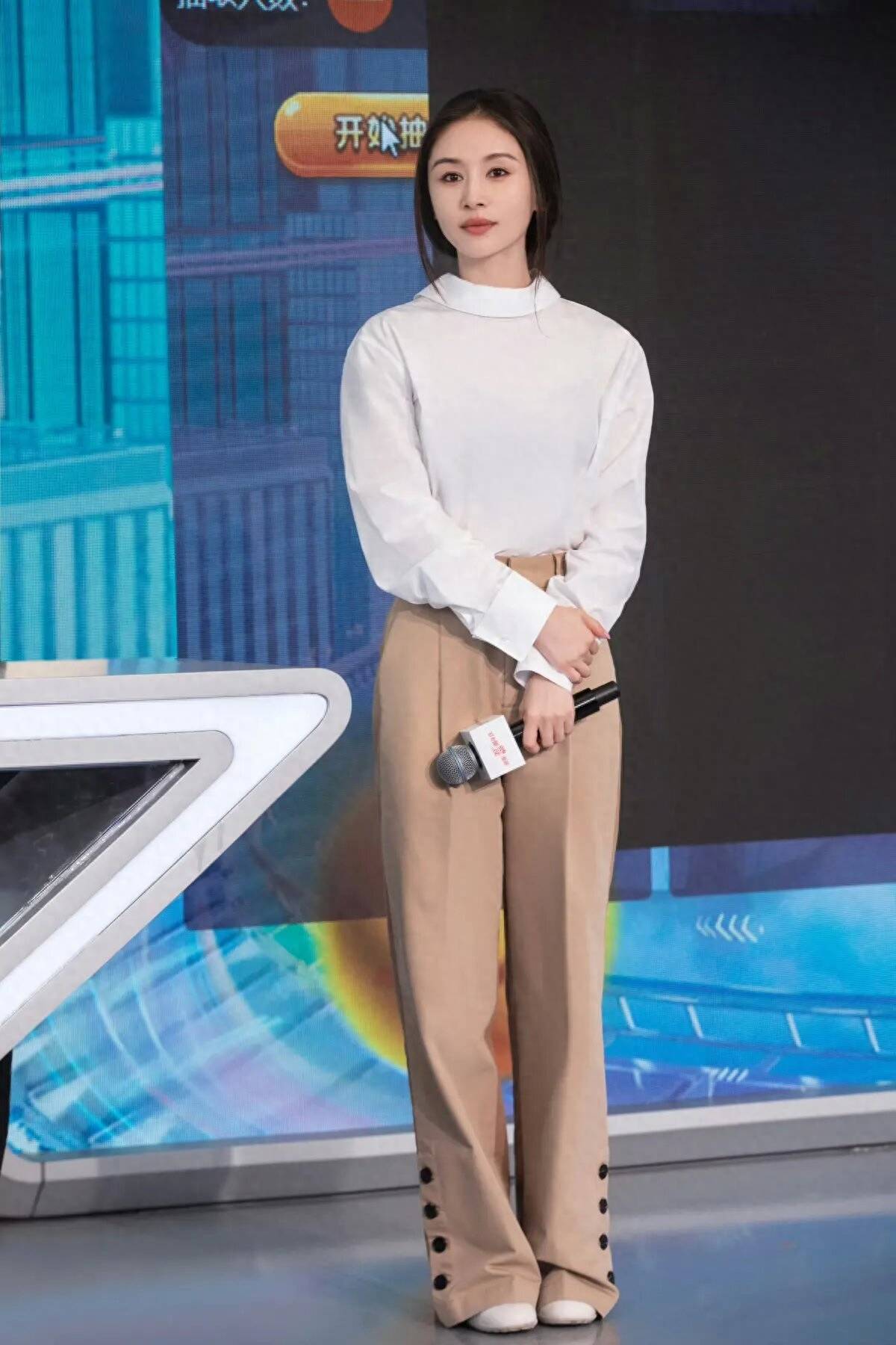 王子文个子不高身材却有料!