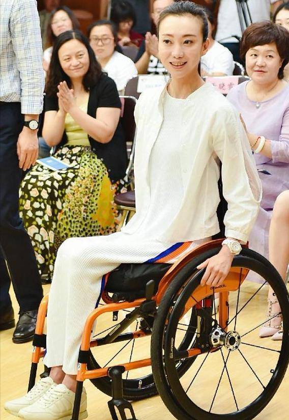 她是张艺谋心中的痛,因北京奥运会高位截瘫,事业崩塌遭男友分手_刘岩