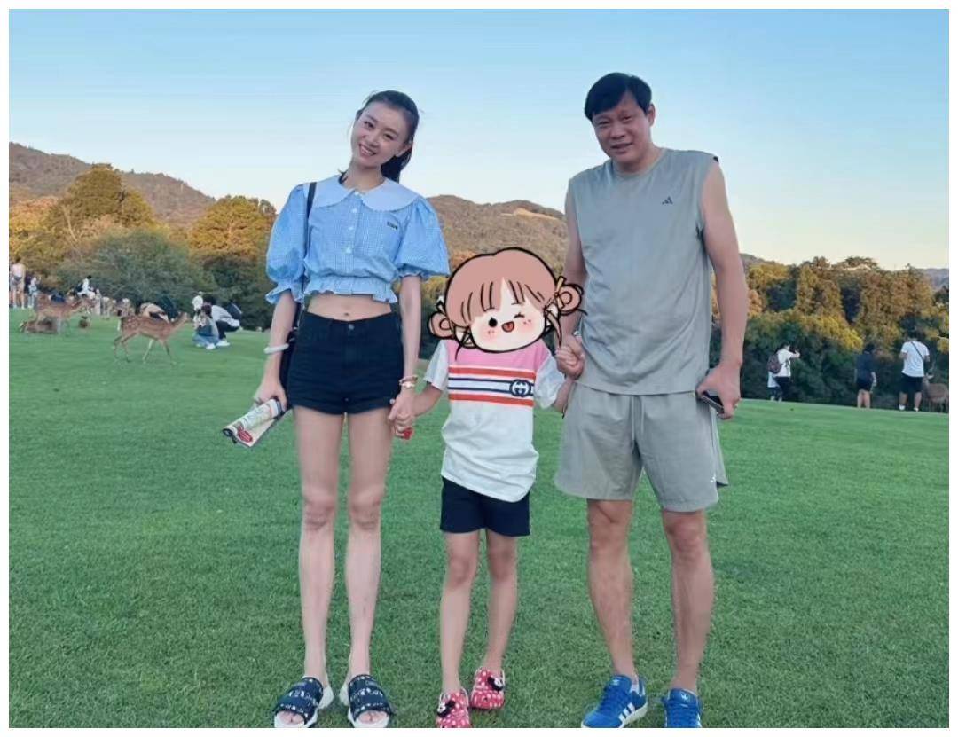 范志毅晒小17岁三婚娇妻美照,娇妻穿露脐装和老范像父女_中国_足球