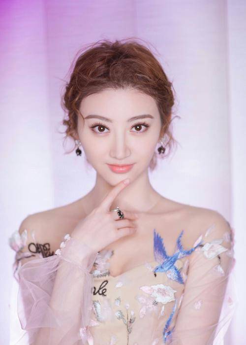 为什么很多人为景甜叫冤?而当年张柏芝就没有这样的待遇?