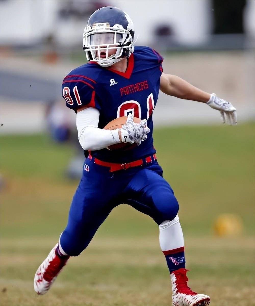 从全明星到橄榄球名人堂:劳伦斯·泰勒的传奇职业生涯_威廉斯堡_防守