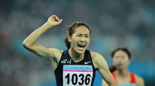 狂奔50米逆转夺冠,北体博尔特杨会珍,400米不减速堪比范尼凯克_比赛