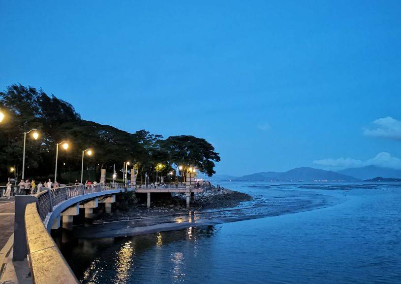 深圳湾公园位于深圳市南山区,是深圳市最大的海滨公园.