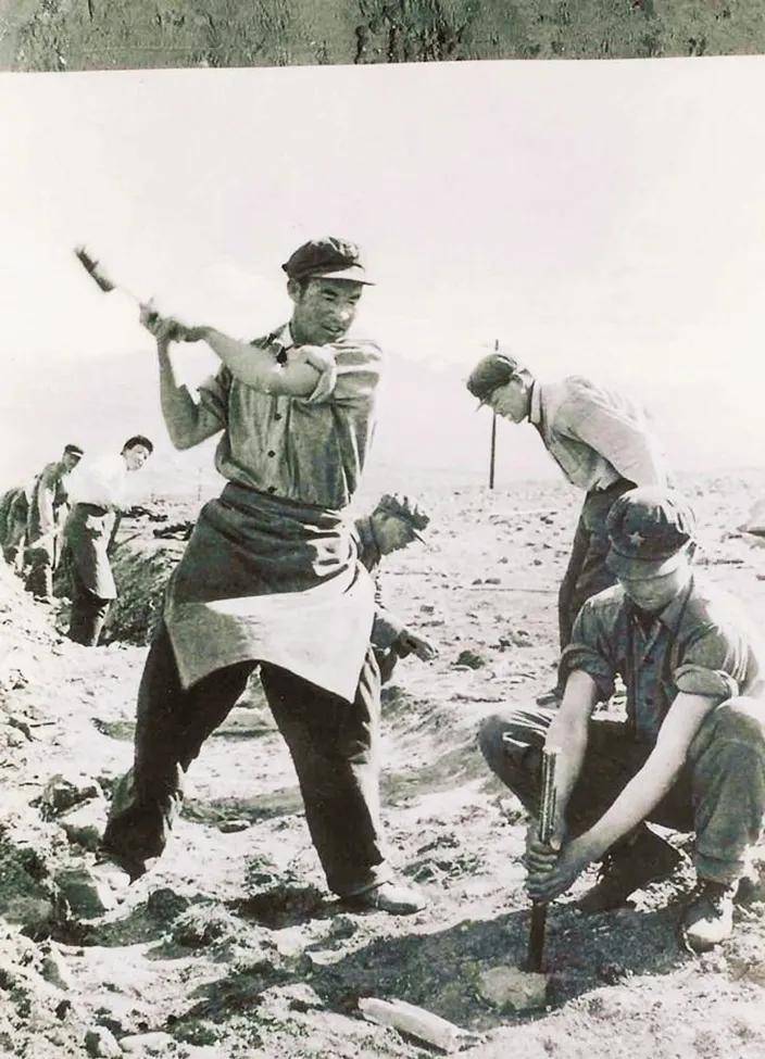 青藏公路之父慕生忠:7个月修好青藏公路,他是怎么做到的?