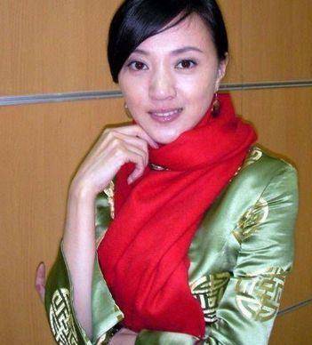 是因为金玉婷与舞台导演金越有暧昧的关系,这也才令金玉婷能有机会