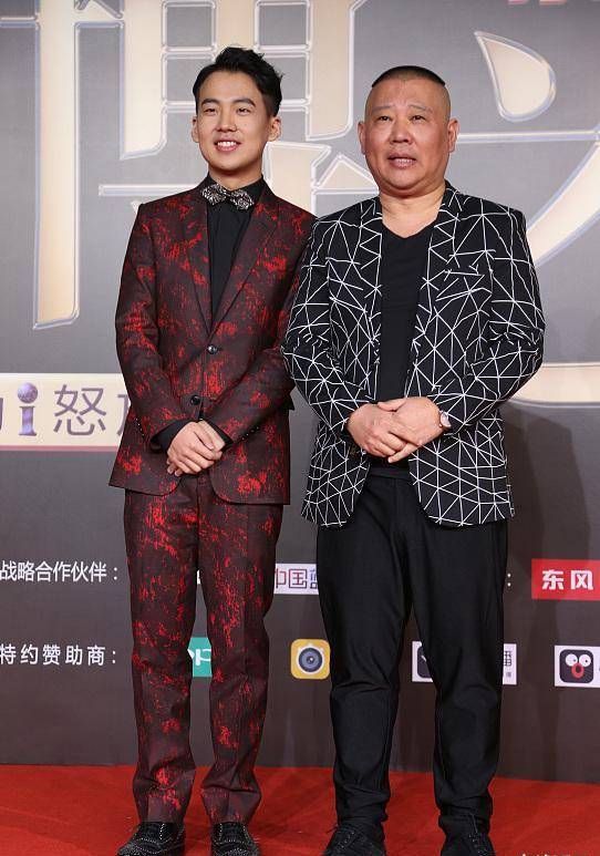 孟鹤堂五次下跪挽救职业,郭麒麟为岳云鹏当场下跪,老郭教子有方