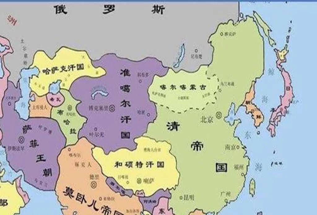 而准噶尔部首领噶尔丹于1676年打败卫拉特盟主鄂齐尔图汗之后,把松散