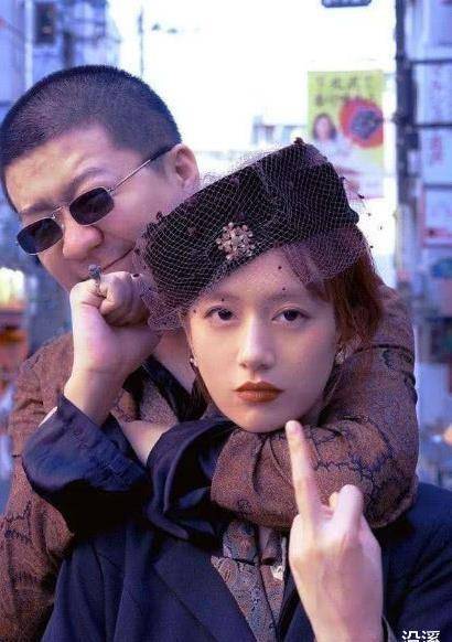 李诞:在台上"玩梗""逗笑",最终却把自己变成笑话_陈典_文化_文字