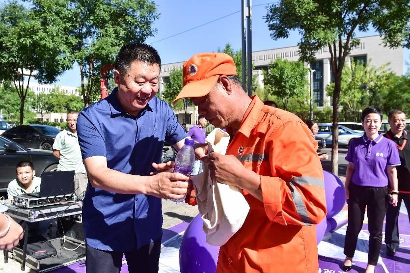 中粮可口可乐山西携手金虎便利夏日送清凉,致敬"城市守护者"_高温