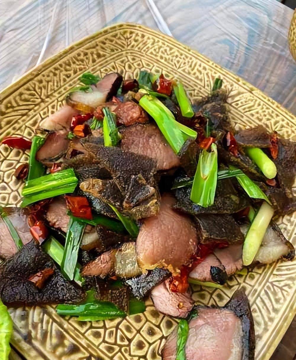 湘西特色菜,土鸡炖腊肉,黄豆炒鸭子,浆果儿辣子,非常好吃_文化_美食