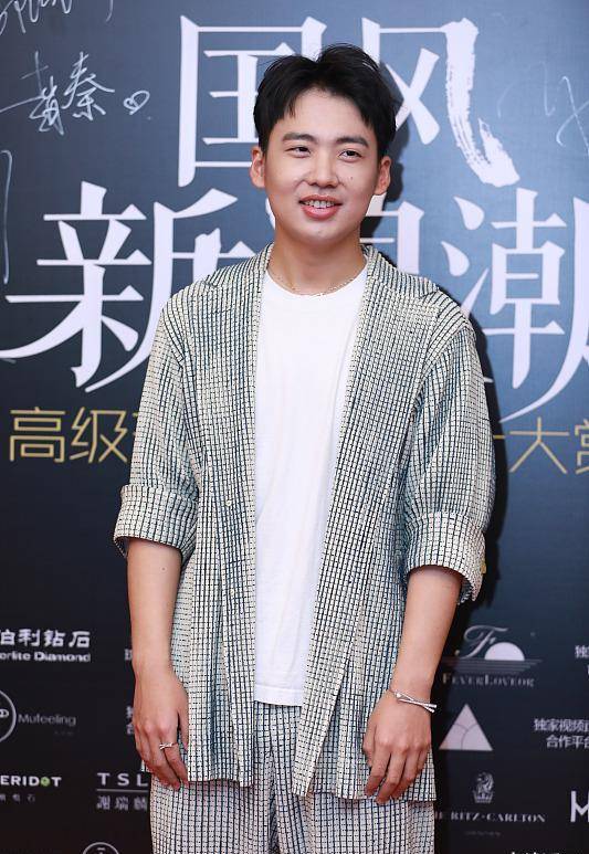 孟鹤堂五次下跪挽救职业,郭麒麟为岳云鹏当场下跪,老郭教子有方