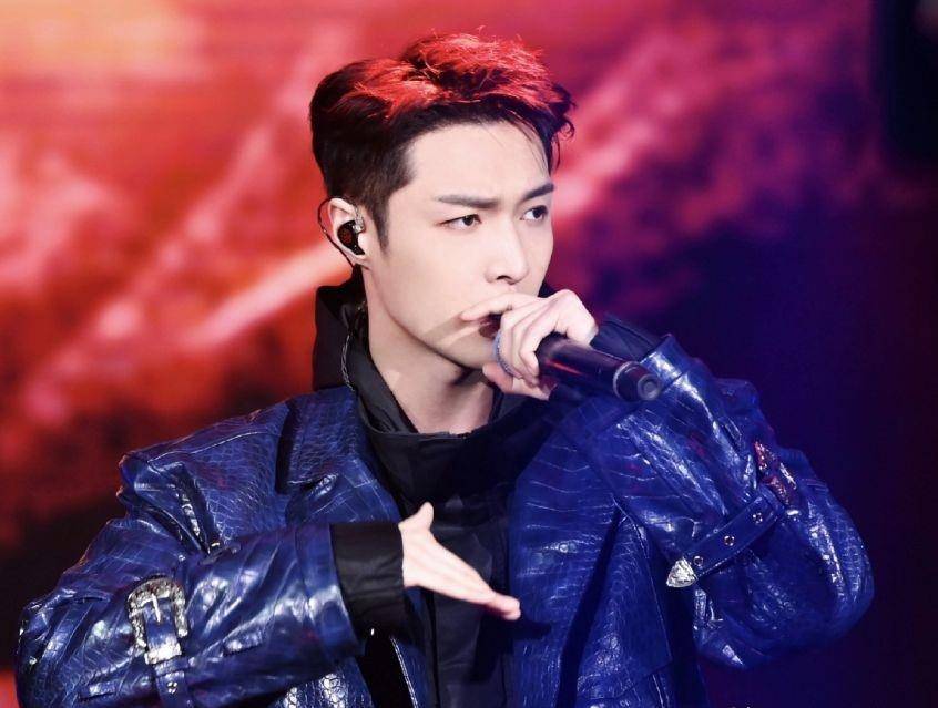 不拍吻戏,没有豪车豪宅,这样的神仙idol 我爱了_张艺兴_标签_不知道