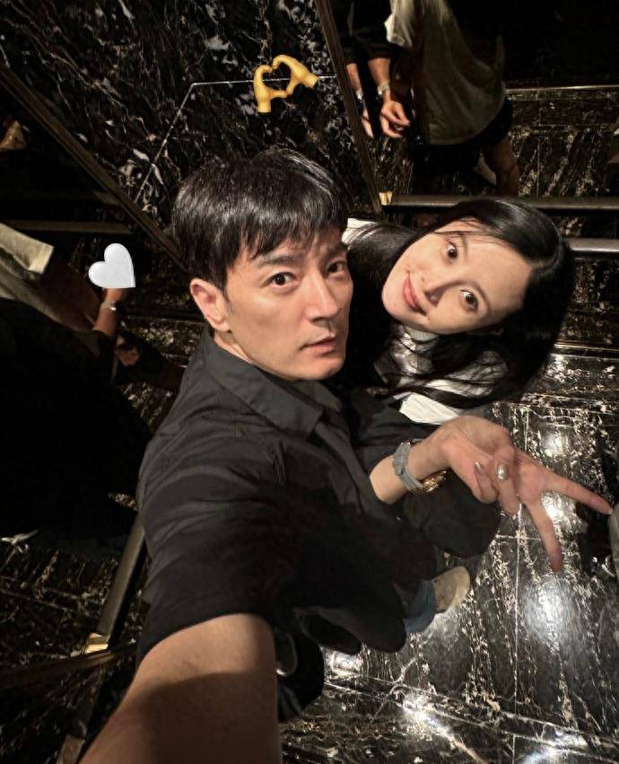 李光洁与隋雨蒙于2019年7月正式宣布结婚.