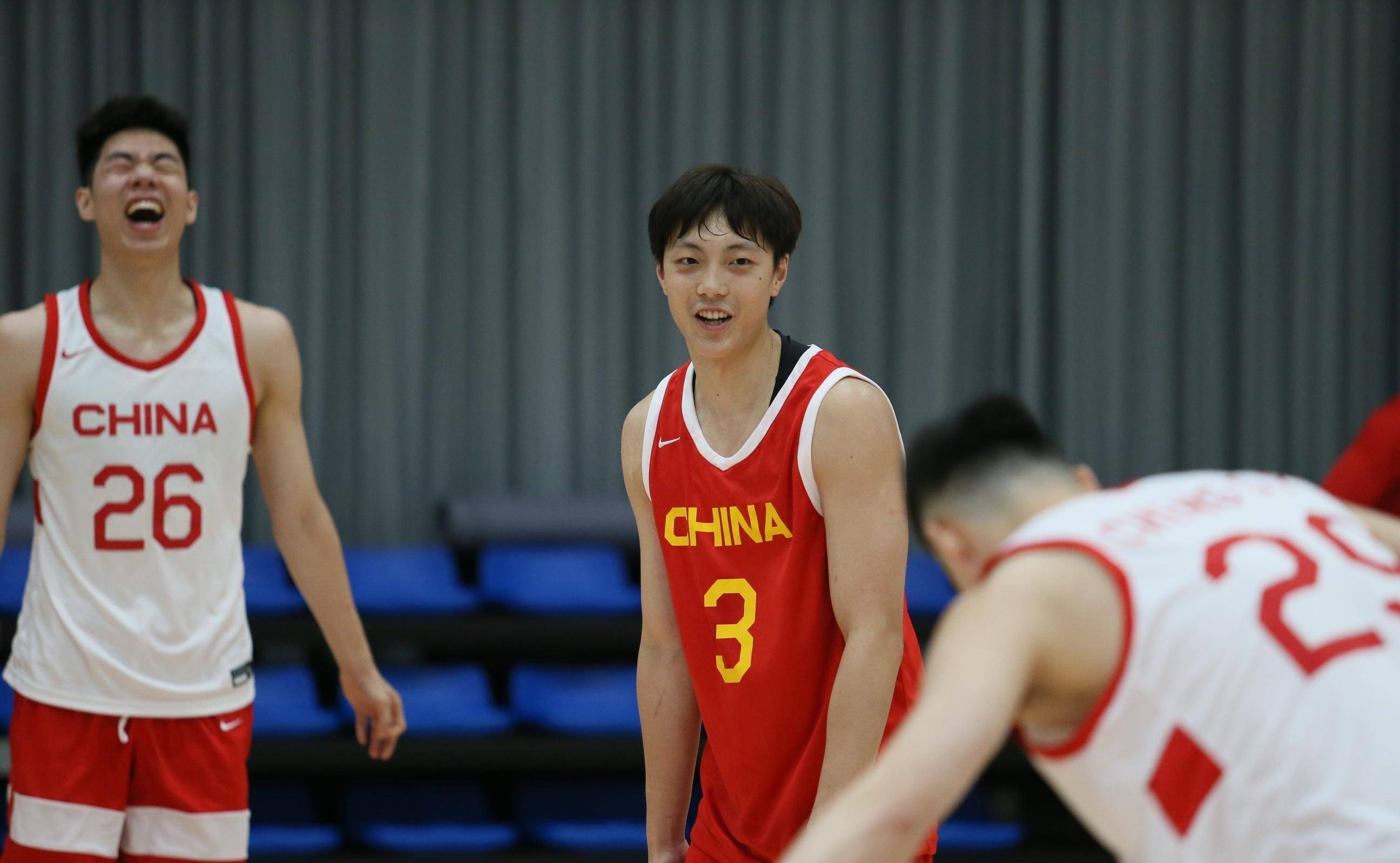 不是赵睿郭艾伦!中国男篮控球后卫第一人诞生,乔帅捡到宝!