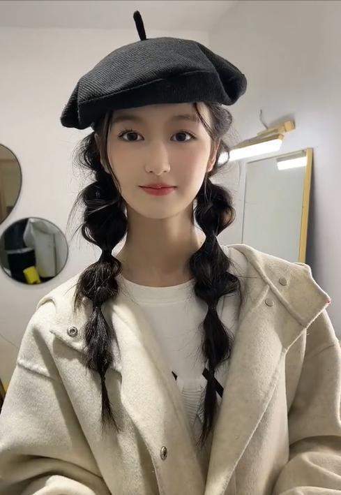 14岁美少女撞脸杨幂关晓彤_裴佳欣_小时候_月光