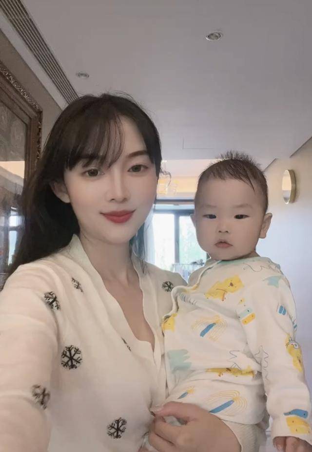 的相声演员差,更重要的是,人家长相是不尽人意,但却娶了一个漂亮媳妇