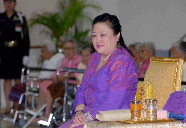 泰王原配黯然退场,晚年失独被育坤家族抛弃,二王妃一脉赢麻了_王子