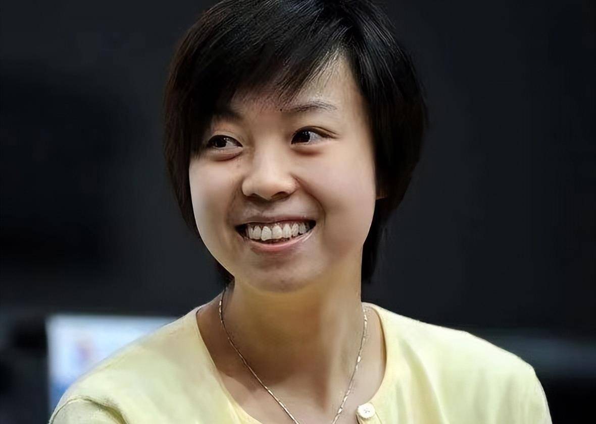 乒乓球女冠军张怡宁图片