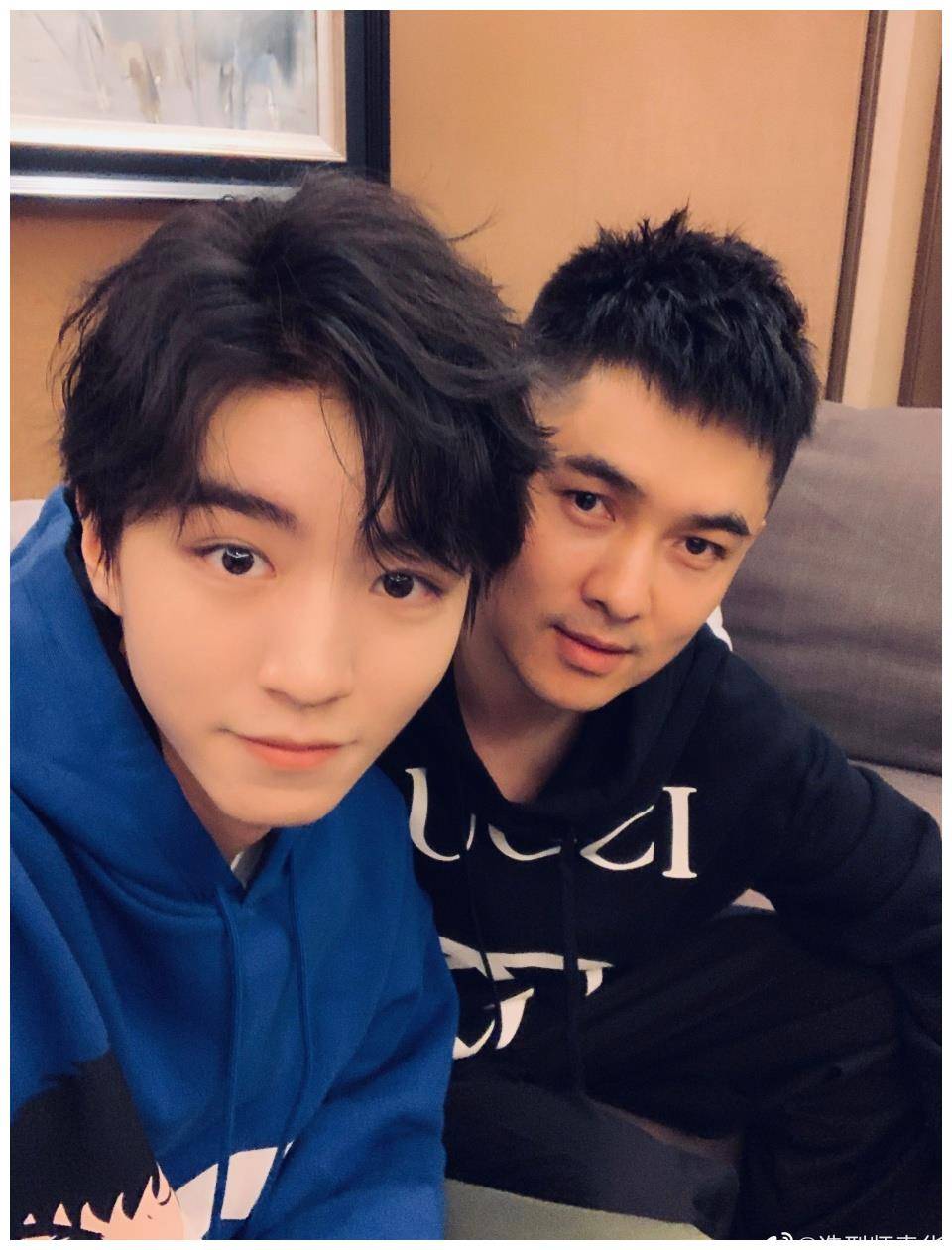 袁华在王俊凯生日当中的凌晨便送上了生日祝福,而到了21日的最后一刻