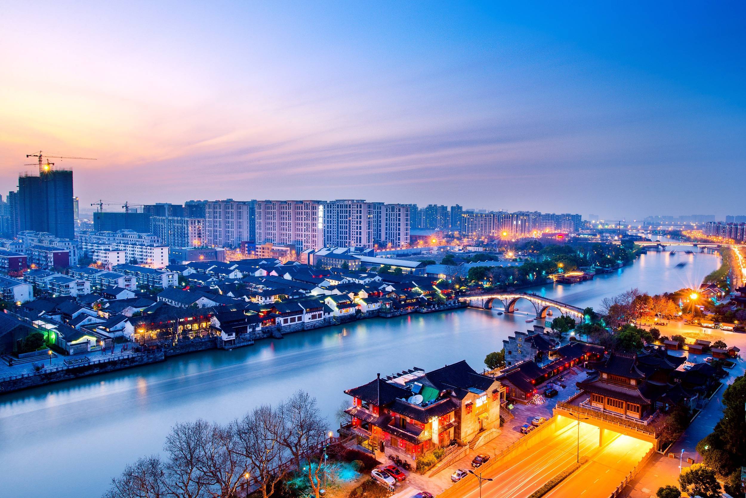 拱宸从来都是地标,代言着纯正老杭州的烟火气,饱含老杭州人的情怀