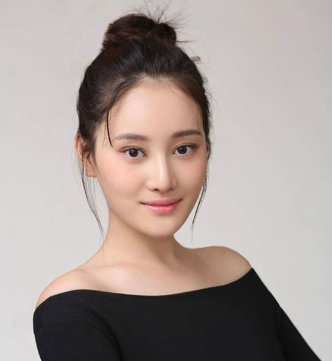 反派女牛丽燕:8岁被导演相中,演反派招人骂,调侃:被骂是幸福_角色