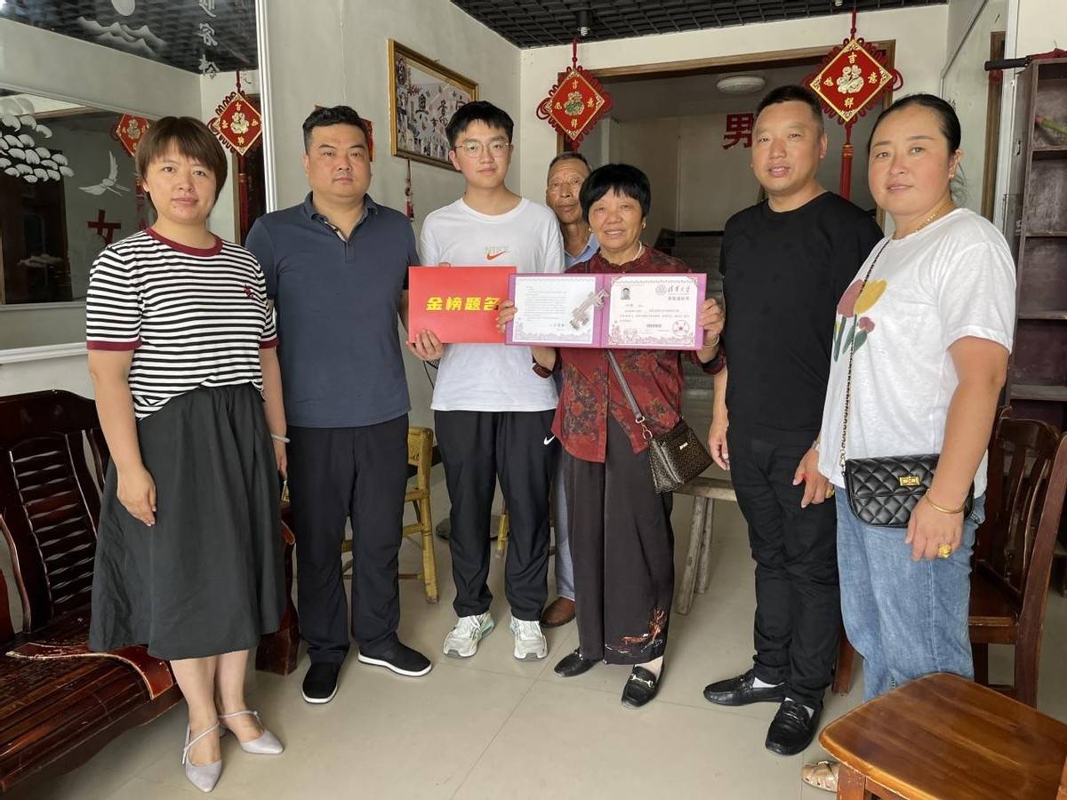 情暖学子 筑梦未来:沭阳县胡集镇开展走访慰问准大学生活动_新生_镇