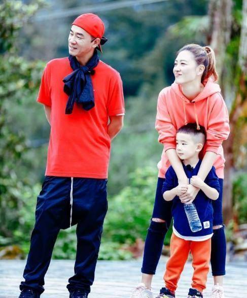 陈小春应采儿玩亲亲,却把杜江推上热搜_jasper_妈妈_照片