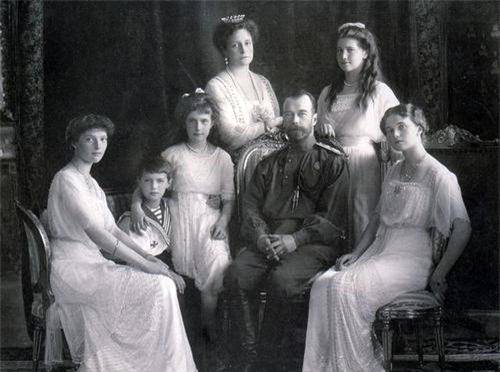 “沙皇”末代沙皇全家珍贵遗照：五个漂亮儿女实在太可惜，图6是枪决现场