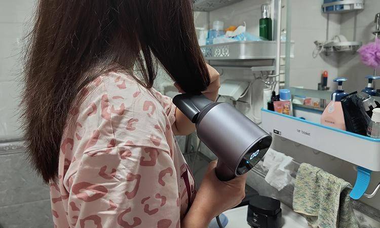 大宇温感高速吹风机:打造完美发型的必备神器