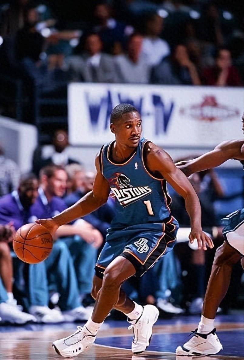 月8日:(与上述相同的比赛) 克里斯蒂安·莱特纳 (christian laettner)