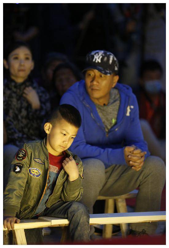 胡军庆祝儿子12岁生日!