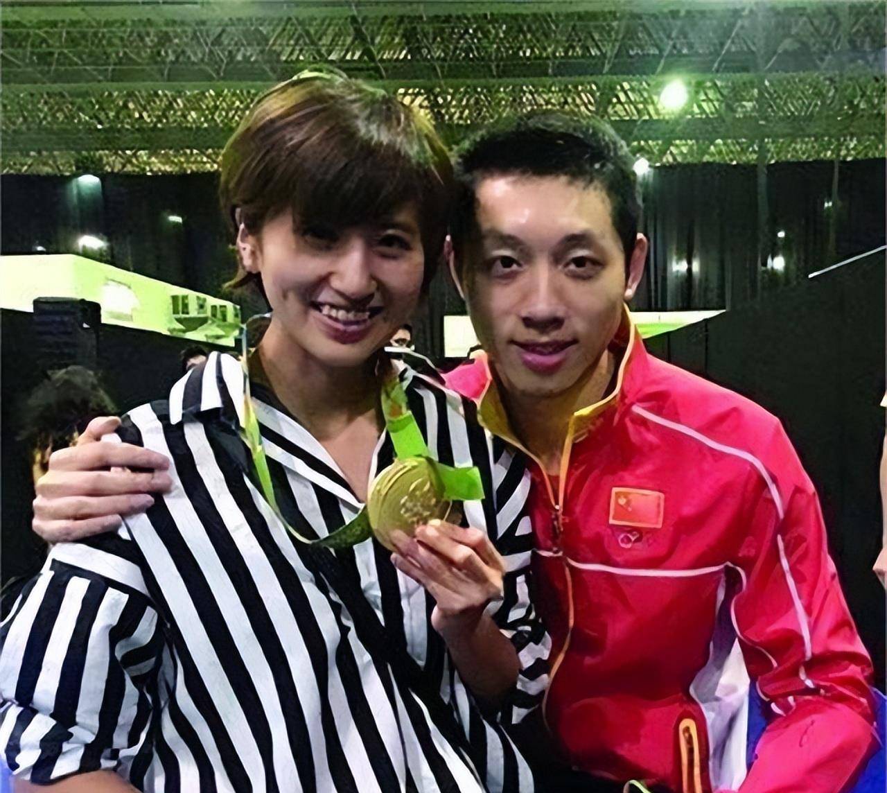 中国乒坛名将娇妻:曾击败王楠张怡宁,为爱主动退役,今儿女双全_许昕