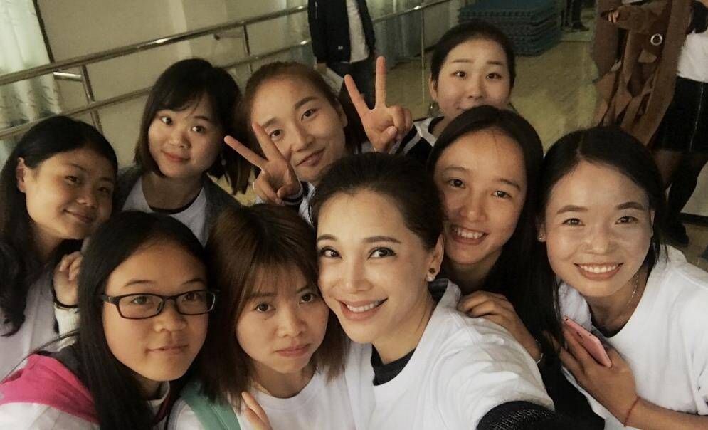 她长得漂亮,戏也好,出道20年没绯闻,低调结婚生子做公益很充实_孔维