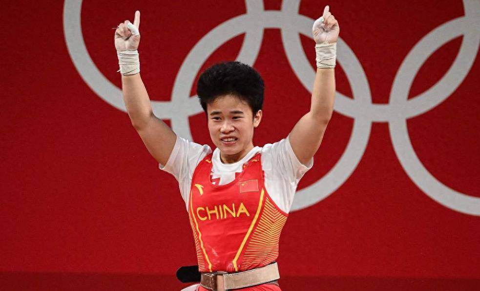 唐功红04年冒死惊天一举,打破纪录拿下金牌,国家奖励4室2厅_举重_比赛