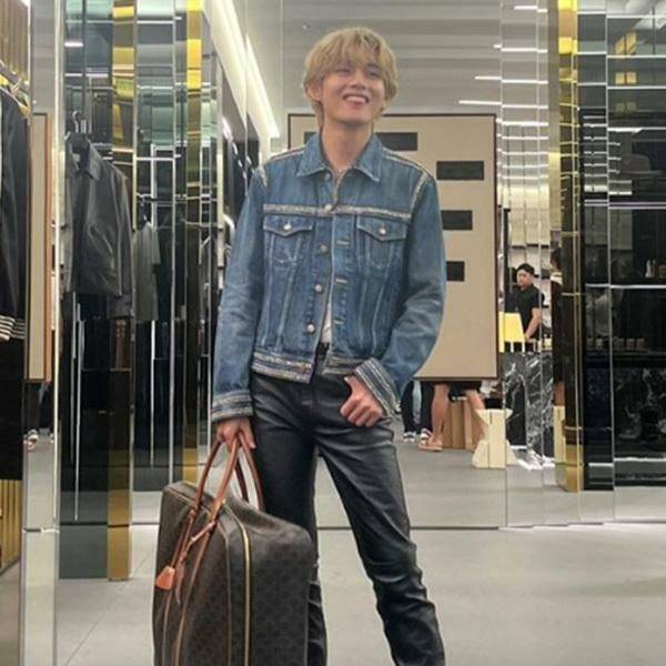 bts金泰亨在日本遭到骚扰,表参道逛街狂热民众抓住头发,企图拉人!