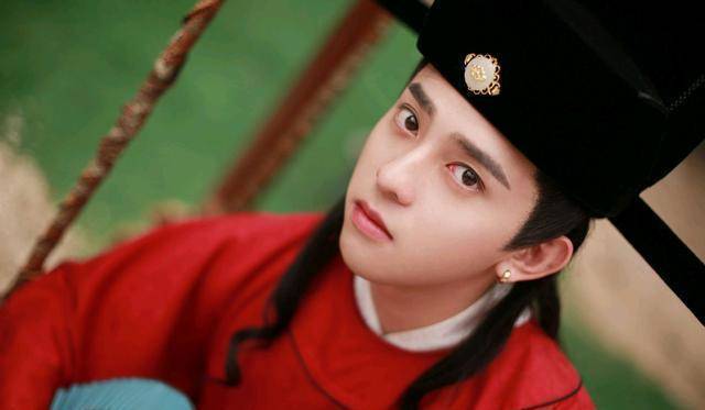 符龙飞喜得千金,粉丝表示不知道他何时结婚,直呼英年早婚_小龙_分饰