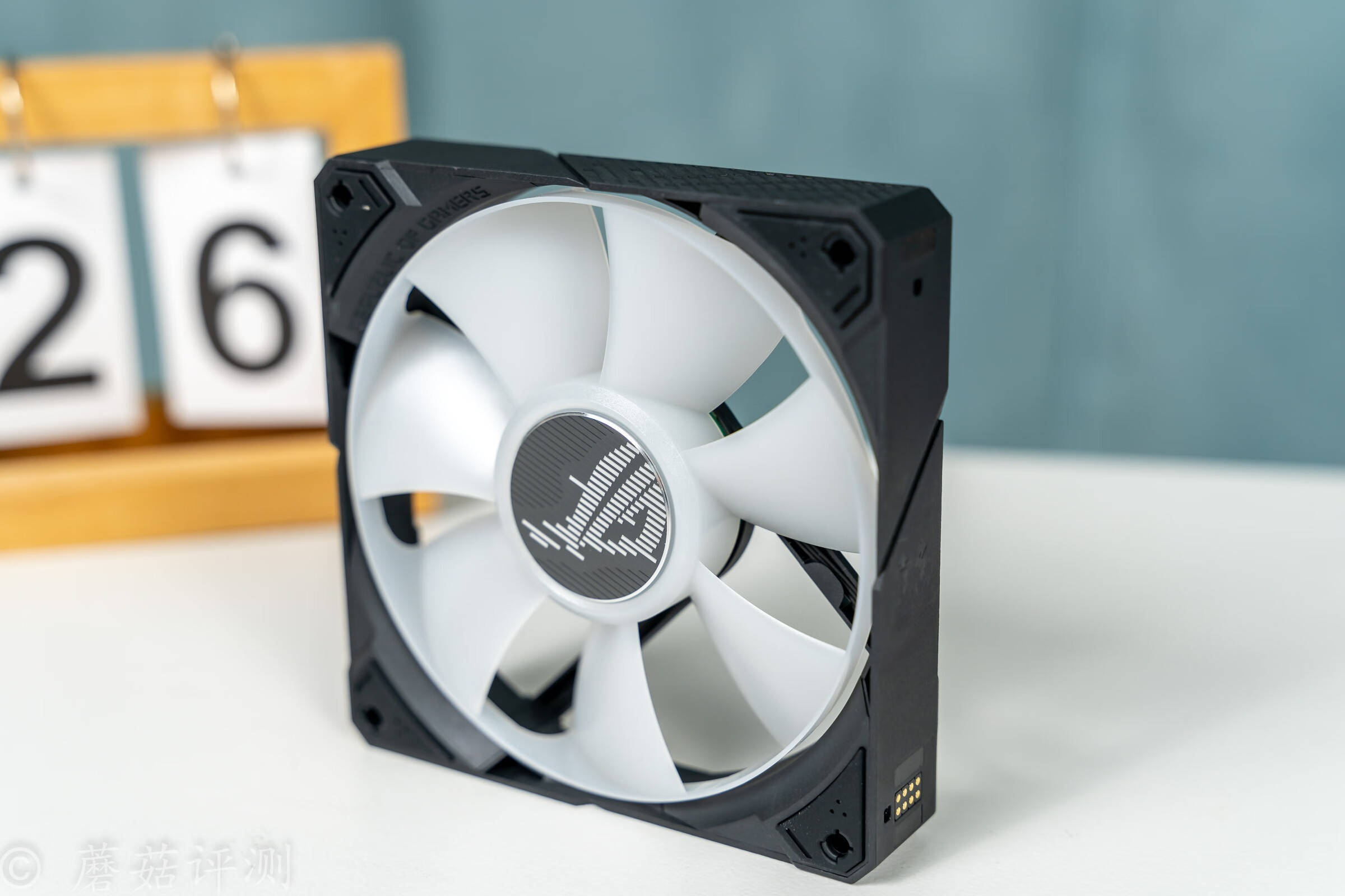 华硕rog龙神三代360 argb一体水冷 评测_部分_金属_排风扇