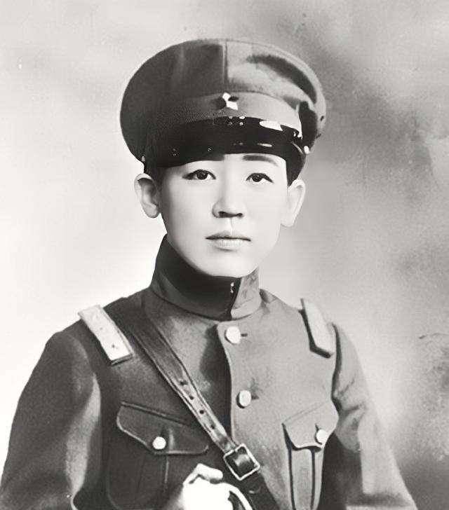 从此以后,川岛芳子性情大变,她剪去了长发,留上了短发,还时常以男装示