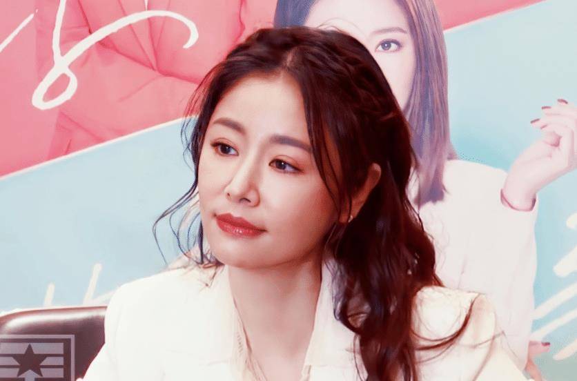 林心如活动生图曝光,素颜皮肤真美,怼脸照能确定是45岁吗_状态_女神