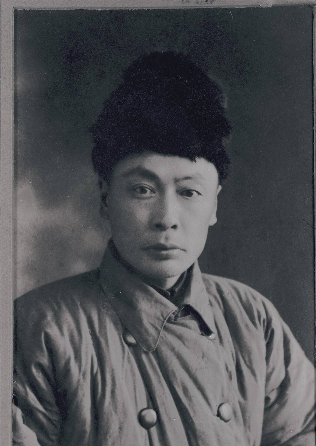 1959年一农妇给儿子买糖无意中发现前夫未死还成了开国元帅
