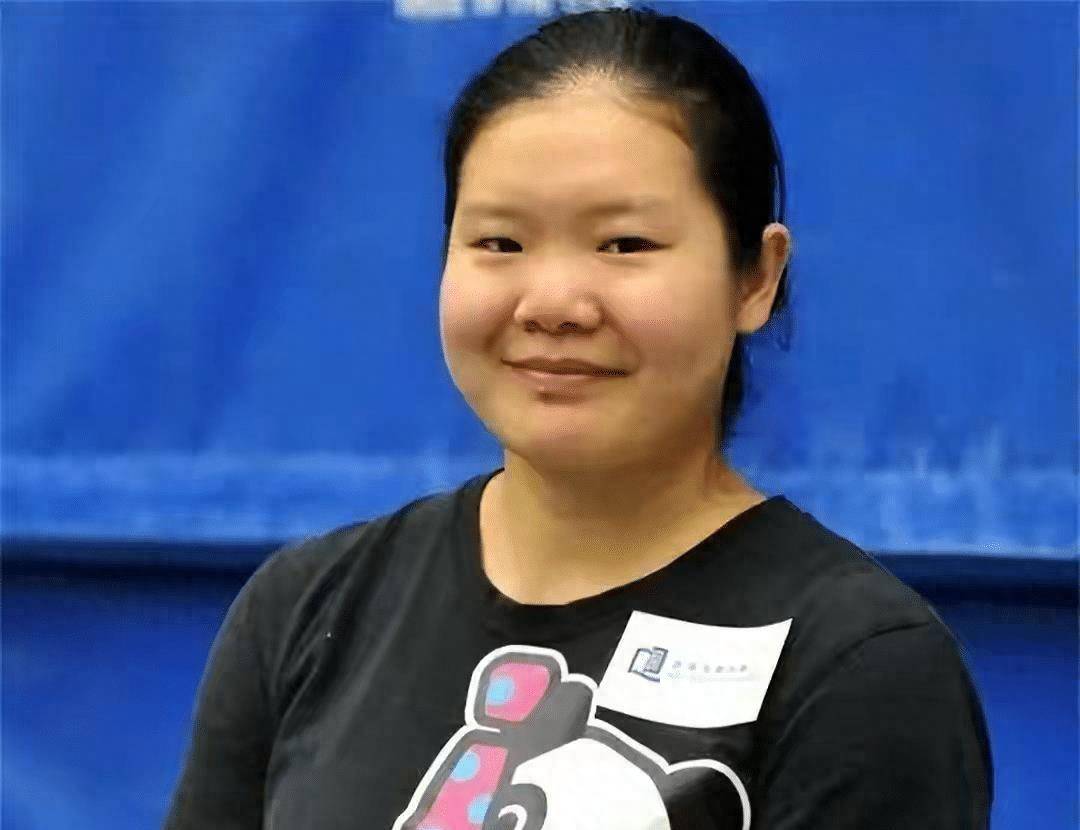 "体操女皇"程菲久违亮相!