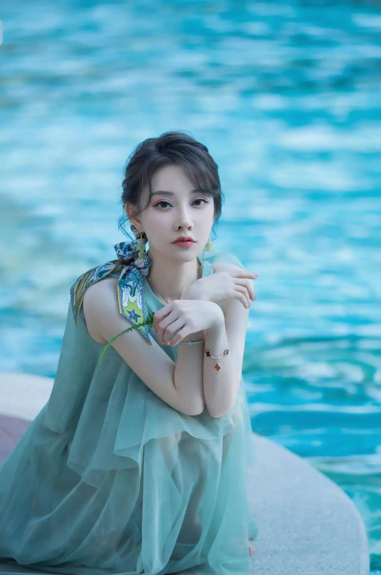 冯提莫的身高成谜,但是很会拍照,妥妥的大长腿_莫莫_写真_感觉