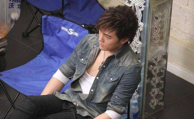 过气偶像许绍洋与7年女友分手,独自搬离曾经爱巢_jenny_香港_经济