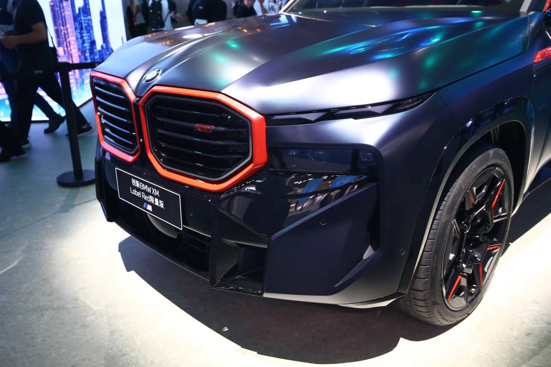 品牌最贵suv!这红标宝马搭4.4t插混 能成地表最速吗?_搜狐汽车_搜狐网