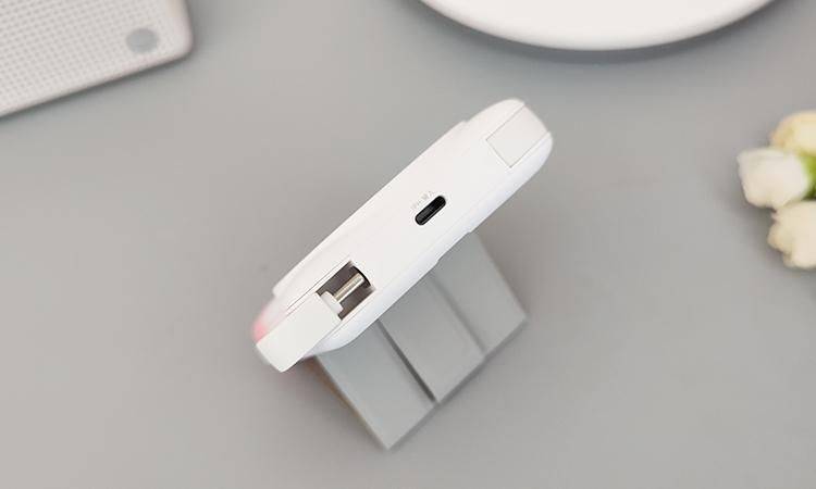 轻装上阵,完美解决带数据线的麻烦:sanag塞那K60无线磁吸充电宝