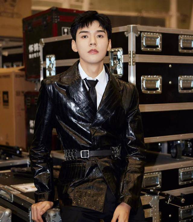 龚俊现在的野心是要取代出事流量,拿下顶流的头衔?