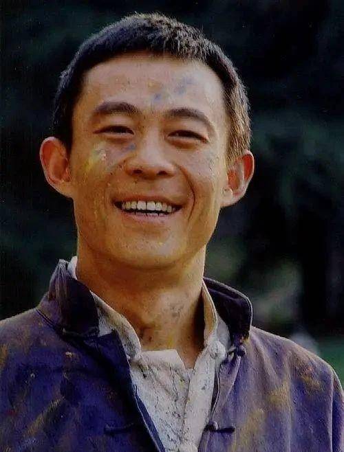 风流的侯勇:三段婚姻,老婆越来越年轻,今夫妻如胶似漆让人羡慕_潘雨辰