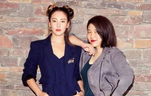 张雨绮和谁合照都是"御姐脸",唯独遇见她,网友:不愧是鼻祖_杨天真