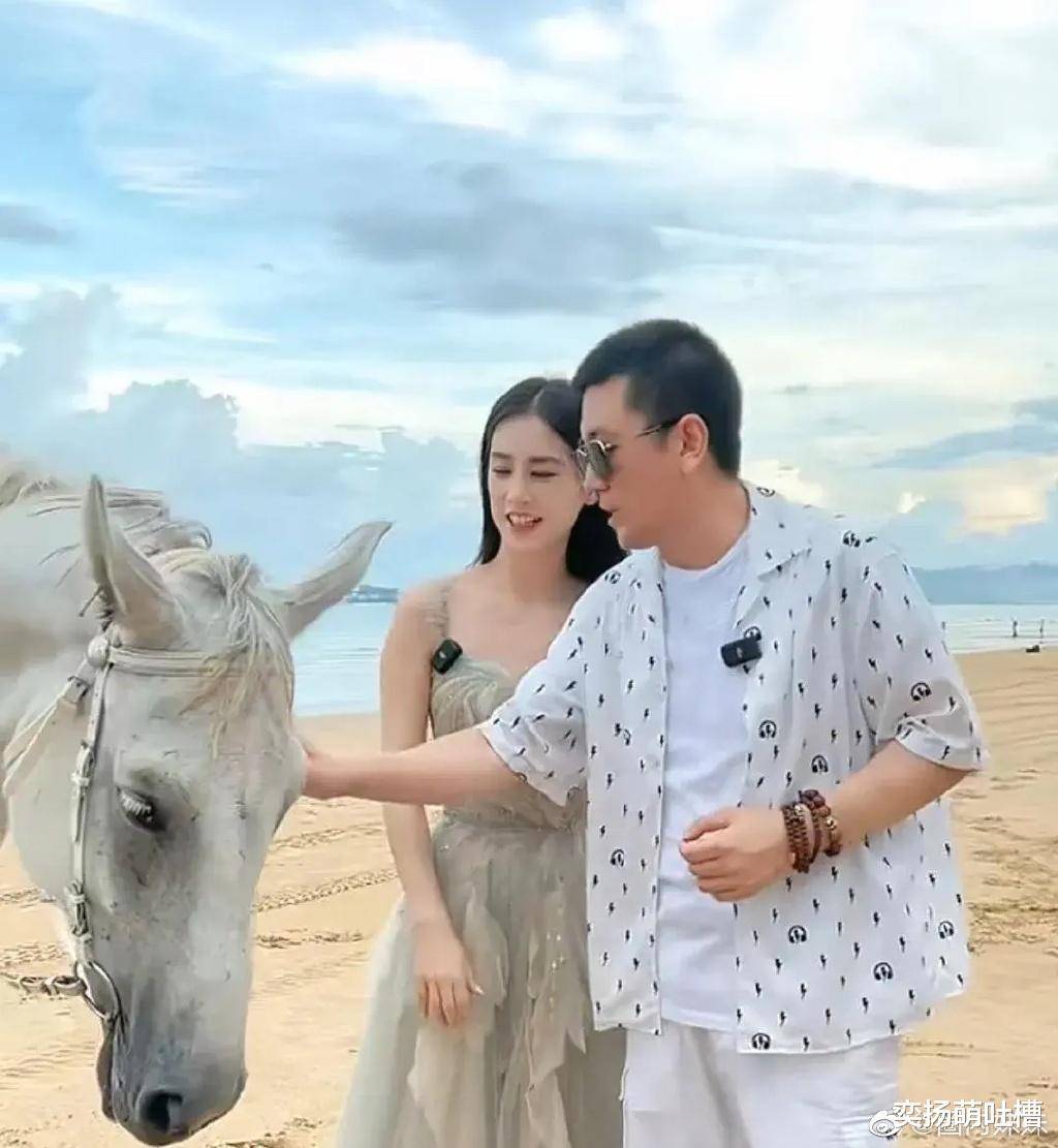 杨子首谈黄圣依被封,说出背后真相,称永远感恩周星驰_吐槽_网友_黑色
